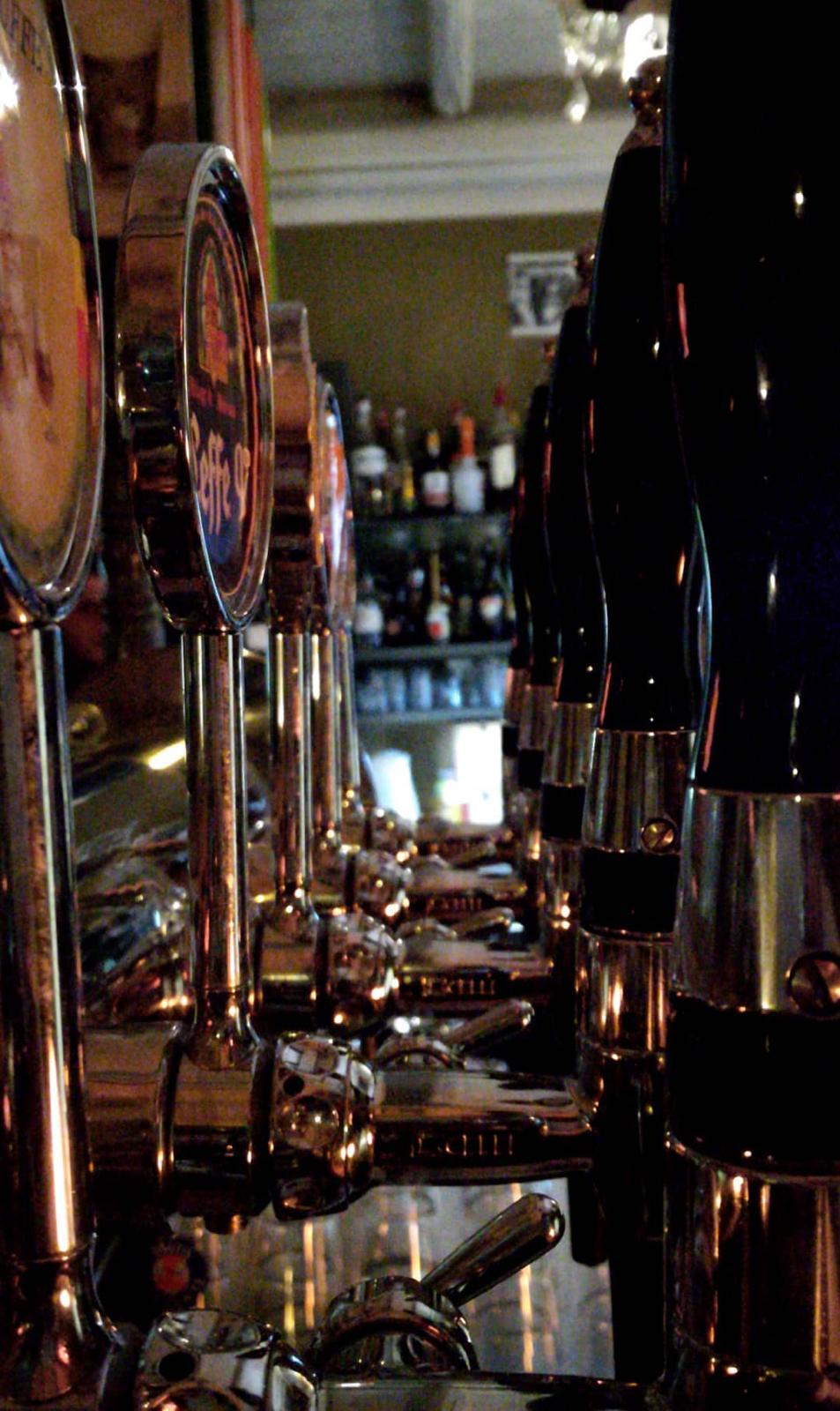 Le spine della birra del pub Lateresina